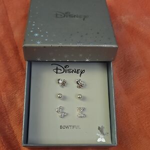 New In Box Disney Bowtiful Silver and Pearl Earrings